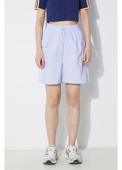 adidas Originals szorty 3S Cargo Shorts damskie kolor fioletowy z aplikacją high waist JH1075 ze sklepu PRM w kategorii Szorty - zdjęcie 172333770