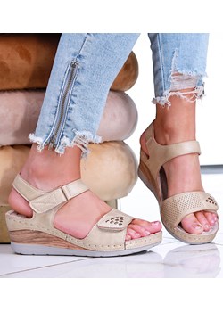 Beżowe sandały damskie na koturnie /D6-2 16120 T443/ ze sklepu Pantofelek24.pl w kategorii Sandały damskie - zdjęcie 172351334