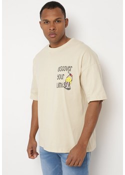 Jasnobeżowa Bawełniana Koszulka T-shirt z Krótkim Rękawem z Nadrukiem na Plecach i Przodzie Civia ze sklepu Born2be Odzież w kategorii T-shirty męskie - zdjęcie 172360293