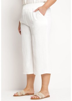 Białe Szerokie Spodnie z Wysokim Stanem z Gumką w Talii i Nogawkami Długości 3/4 Levolia ze sklepu Born2be Odzież w kategorii Spodnie damskie - zdjęcie 172360542
