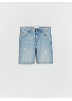 Reserved - Jeansowe szorty z przetarciami - niebieski ze sklepu Reserved w kategorii Spodenki chłopięce - zdjęcie 172363822