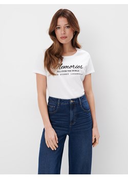 Mohito - T-shirt z napisem - biały ze sklepu Mohito w kategorii Bluzki damskie - zdjęcie 172377671
