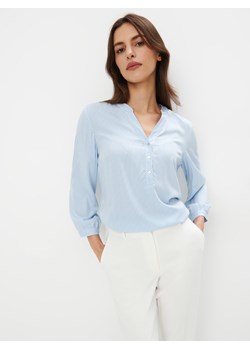 Mohito - Wiskozowa niebieska bluzka w paski - błękitny ze sklepu Mohito w kategorii Bluzki damskie - zdjęcie 172377793