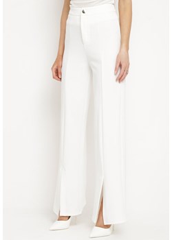 Białe Szerokie Spodnie z Wysokim Stanem i Wiskozą Ozdobione na Dole Rozcięciami Xolea ze sklepu Born2be Odzież w kategorii Spodnie damskie - zdjęcie 172386524