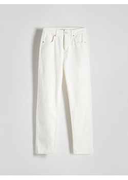 Reserved - Jeansy straight - biały ze sklepu Reserved w kategorii Jeansy damskie - zdjęcie 172388052