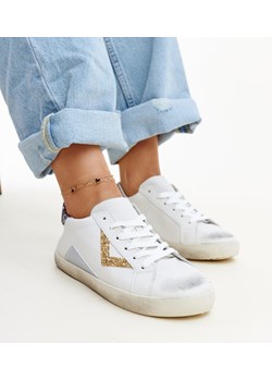 Białe sneakersy z efektem ,,znoszenia'' Gombola ze sklepu gemre w kategorii Trampki damskie - zdjęcie 172388381