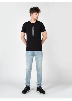 Iceberg T-Shirt "C-Neck" | F013639A | Mężczyzna | Czarny ze sklepu ubierzsie.com w kategorii T-shirty męskie - zdjęcie 172392254