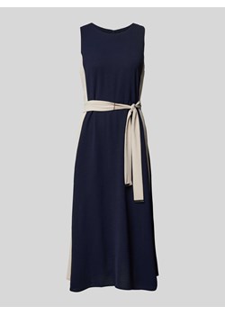 Sukienka midi z wiązanym paskiem ze sklepu Peek&Cloppenburg  w kategorii Sukienki - zdjęcie 172407171