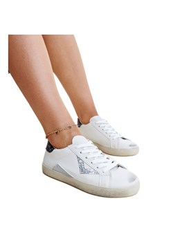 Białe sneakersy z efektem ,,znoszenia&#39;&#39; Gombola ze sklepu ButyModne.pl w kategorii Trampki damskie - zdjęcie 172407892