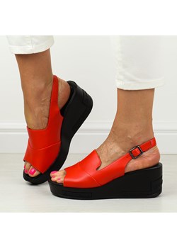 Czerwone sandały damskie na koturnie Vinceza 58296 ze sklepu suzana.pl w kategorii Sandały damskie - zdjęcie 172409180