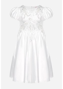 Biała Rozkloszowana Sukienka z Bufiastymi Rękawami Zdobiona Siateczką z Cekinami Tiamasi ze sklepu Born2be Odzież w kategorii Sukienki dziewczęce - zdjęcie 172414843