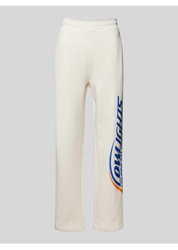 Spodnie dresowe o kroju regular fit z nadrukiem z logo ze sklepu Peek&Cloppenburg  w kategorii Spodnie męskie - zdjęcie 172416943
