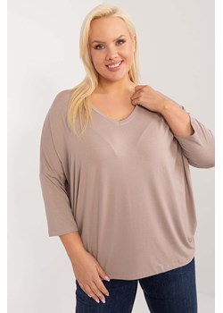 Luźna bluzka plus size basic z wiskozy ciemno beżowa ze sklepu 5.10.15 w kategorii Bluzki damskie - zdjęcie 172420160