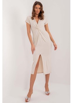Sukienka ołówkowa z rozcięciem jasno beżowa ze sklepu 5.10.15 w kategorii Sukienki - zdjęcie 172420234