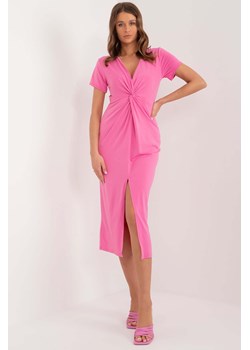 Sukienka ołówkowa z rozcięciem różowa ze sklepu 5.10.15 w kategorii Sukienki - zdjęcie 172420263