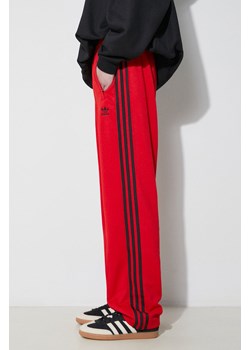 adidas Originals spodnie dresowe kolor czerwony z aplikacją  IM9809 ze sklepu PRM w kategorii Spodnie damskie - zdjęcie 172423172