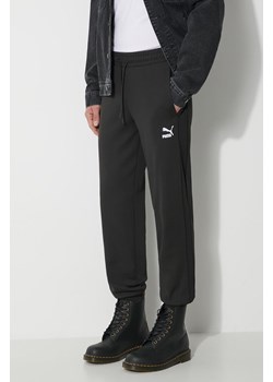 Puma spodnie dresowe T7 kolor czarny gładkie 624329 ze sklepu PRM w kategorii Spodnie męskie - zdjęcie 172423184