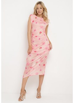 Różowa Sukienka Siateczkowa o Dopasowanym Fasonie w Kwiaty Vomeria ze sklepu Born2be Odzież w kategorii Sukienki - zdjęcie 172424354
