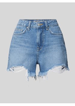 Szorty jeansowe o kroju regular fit z przetarciami ze sklepu Peek&Cloppenburg  w kategorii Szorty - zdjęcie 172425461