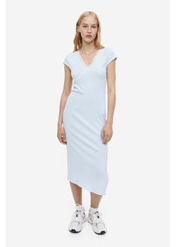 H & M - Prążkowana sukienka z koronką - Niebieski ze sklepu H&M w kategorii Sukienki - zdjęcie 172425913