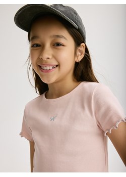 Reserved - Krótki t-shirt z haftem - różowy ze sklepu Reserved w kategorii Bluzki dziewczęce - zdjęcie 172432073