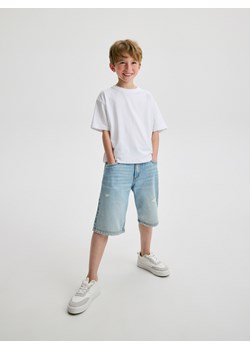 Reserved - Jeansowe szorty z przetarciami - niebieski ze sklepu Reserved w kategorii Spodenki chłopięce - zdjęcie 172432203