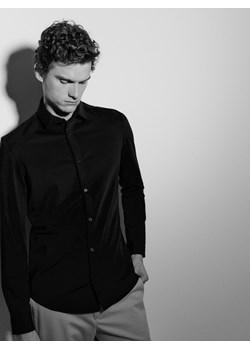 Reserved - Gładka koszula slim fit - czarny ze sklepu Reserved w kategorii Koszule męskie - zdjęcie 172432433