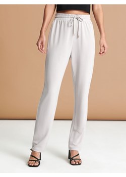 Sinsay - Spodnie z wiskozy - kremowy ze sklepu Sinsay w kategorii Spodnie damskie - zdjęcie 172445141