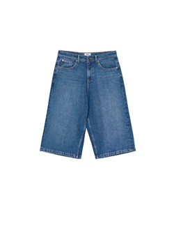 Cropp - Jeansowe szorty long and wide - niebieski ze sklepu Cropp w kategorii Spodenki męskie - zdjęcie 172533454