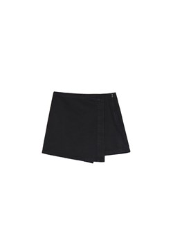 Cropp - Czarne spódnico-spodenki jeansowe - czarny ze sklepu Cropp w kategorii Spódnice - zdjęcie 172533502