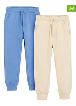 COOL CLUB Spodnie dresowe (2 pary) w kolorze niebieskim i beżowym ze sklepu Limango Polska w kategorii Spodnie chłopięce - zdjęcie 172537641
