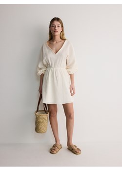 Reserved - Muślinowa sukienka - złamana biel ze sklepu Reserved w kategorii Sukienki - zdjęcie 172539574