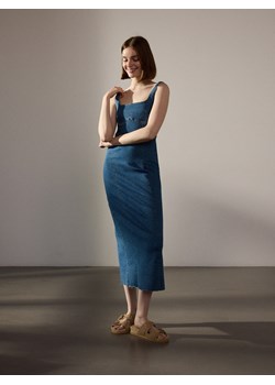 Reserved - Jeansowa sukienka midi na ramiączkach - niebieski ze sklepu Reserved w kategorii Sukienki - zdjęcie 172539590