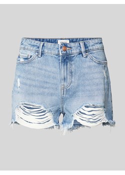 Szorty jeansowe z przetarciami model ‘PACY’ ze sklepu Peek&Cloppenburg  w kategorii Szorty - zdjęcie 172540630
