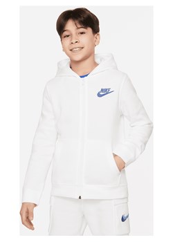Dzianinowa bluza z kapturem, grafiką i zamkiem na całej długości dla dużych dzieci (chłopców) Nike Sportswear - Biel ze sklepu Nike poland w kategorii Bluzy chłopięce - zdjęcie 172547682