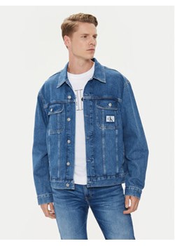 Calvin Klein Jeans Kurtka jeansowa 90's J30J325750 Niebieski Regular Fit ze sklepu MODIVO w kategorii Kurtki męskie - zdjęcie 172550253