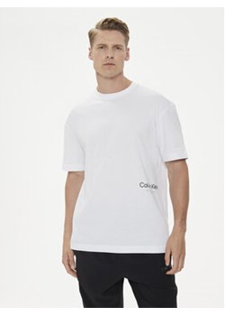 Calvin Klein T-Shirt Off Placement K10K113102 Biały Regular Fit ze sklepu MODIVO w kategorii T-shirty męskie - zdjęcie 172550260