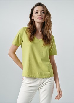 Limonkowy T-shirt damski basic ze sklepu OCHNIK w kategorii Bluzki damskie - zdjęcie 172551821