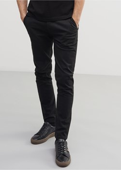 Czarne chinosy męskie ze sklepu OCHNIK w kategorii Spodnie męskie - zdjęcie 172551924