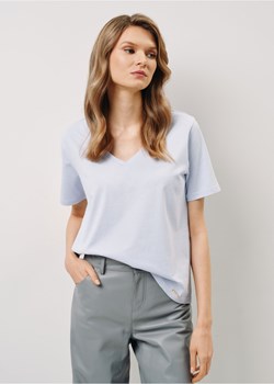 Błękitny T-shirt damski basic ze sklepu OCHNIK w kategorii Bluzki damskie - zdjęcie 172552370