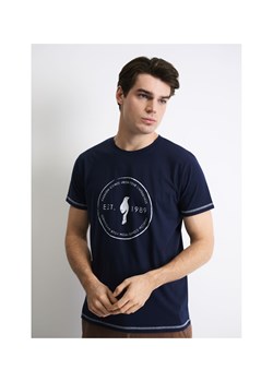 Granatowy T-shirt męski z logo ze sklepu OCHNIK w kategorii T-shirty męskie - zdjęcie 172552403