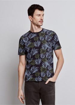 Granatowy T-shirt z kolorowym printem męski ze sklepu OCHNIK w kategorii Koszule męskie - zdjęcie 172554732