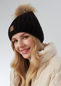 Czarna czapka damska z pomponem ze sklepu OCHNIK w kategorii Czapki zimowe damskie - zdjęcie 172555373