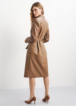 Skórzany płaszcz damski z paskiem ze sklepu OCHNIK w kategorii Płaszcze damskie - zdjęcie 172557043