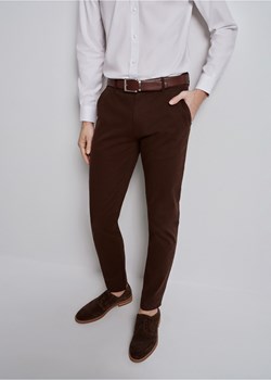 Brązowe chinosy męskie ze sklepu OCHNIK w kategorii Spodnie męskie - zdjęcie 172557552
