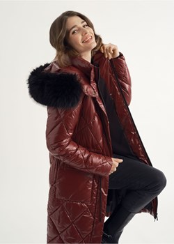 Długa bordowa kurtka damska pikowana ze sklepu OCHNIK w kategorii Kurtki damskie - zdjęcie 172558522
