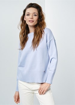 Błękitny sweter damski ze sklepu OCHNIK w kategorii Swetry damskie - zdjęcie 172558533