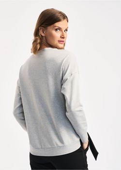 Szara bluza damska z aplikacją ze sklepu OCHNIK w kategorii Bluzy damskie - zdjęcie 172558720