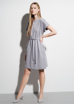 Szara sukienka damska z paskiem ze sklepu OCHNIK w kategorii Sukienki - zdjęcie 172559880
