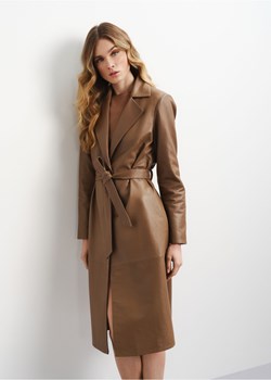 Skórzany płaszcz damski z paskiem ze sklepu OCHNIK w kategorii Płaszcze damskie - zdjęcie 172559921